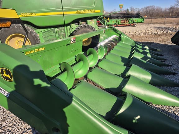 Image of John Deere C8R equipment image 2