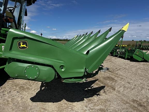 Image of John Deere C8R equipment image 2
