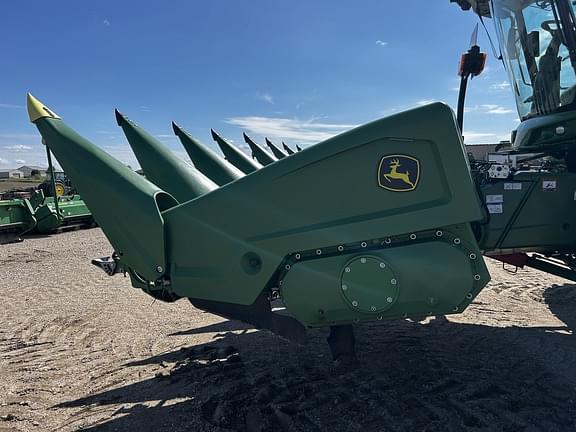 Image of John Deere C8R equipment image 1