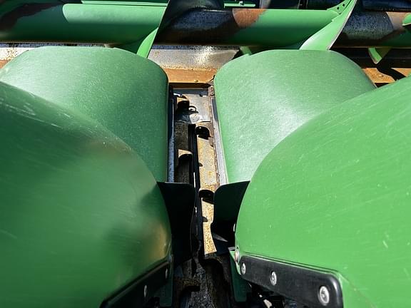 Image of John Deere C8R equipment image 4
