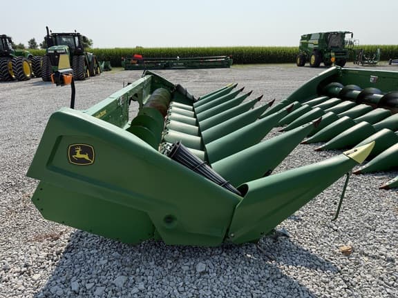 Image of John Deere C8R equipment image 1