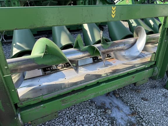 Image of John Deere C8R equipment image 3