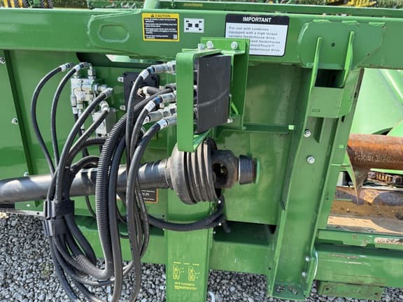 Image of John Deere C8R equipment image 4