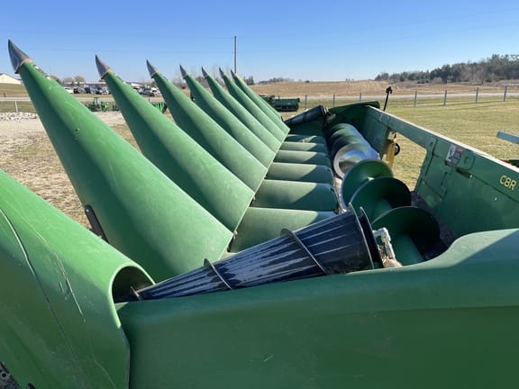 2022 John Deere C8R Equipment Image0