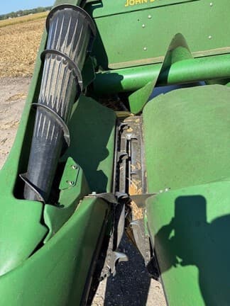 Image of John Deere C8R equipment image 2