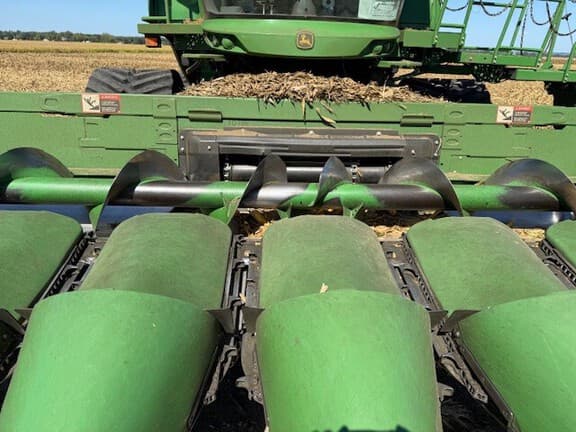 Image of John Deere C8R equipment image 4