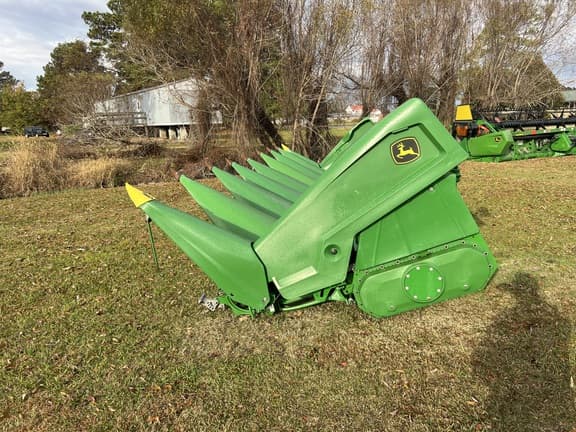Image of John Deere C8R equipment image 2