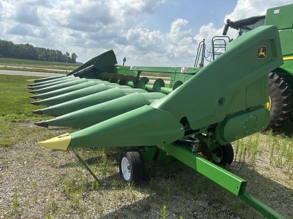 Image of John Deere C8R Primary image