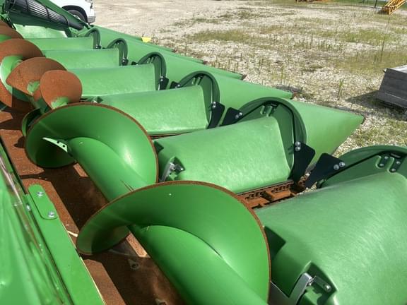 Image of John Deere C8R equipment image 4