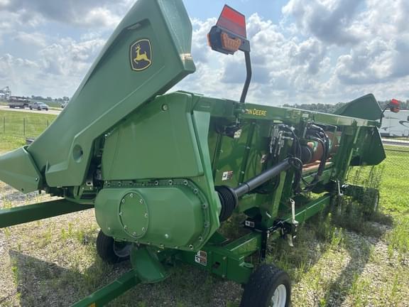 Image of John Deere C8R equipment image 1