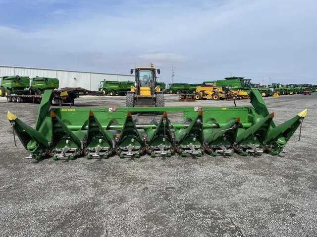 Image of John Deere C8R equipment image 3