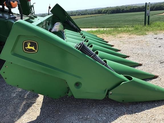 Image of John Deere C8R equipment image 2