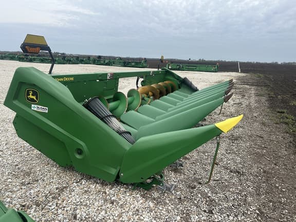 Image of John Deere C8R equipment image 3