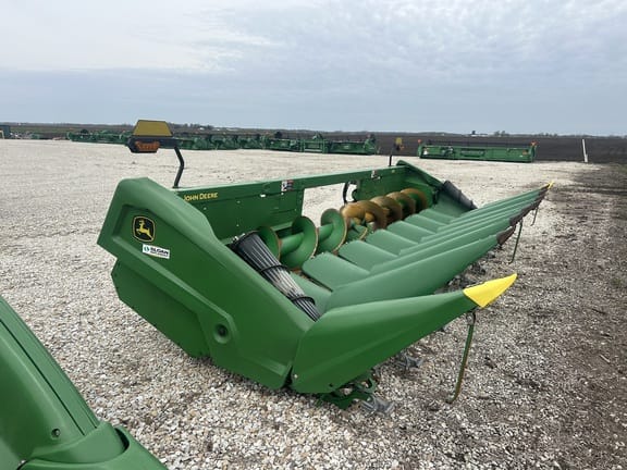 2022 John Deere C8R Equipment Image0