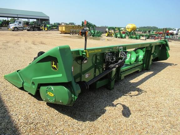 Image of John Deere C8R equipment image 4