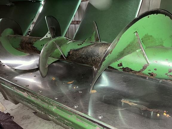 Image of John Deere C8R equipment image 3