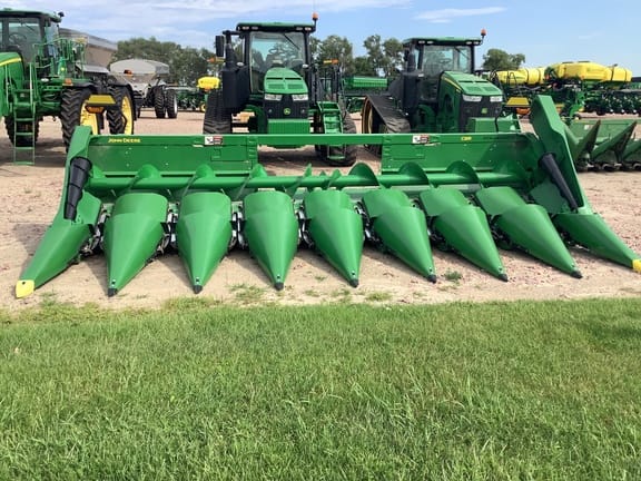 Main image John Deere C8R