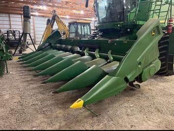 Main image John Deere C8R