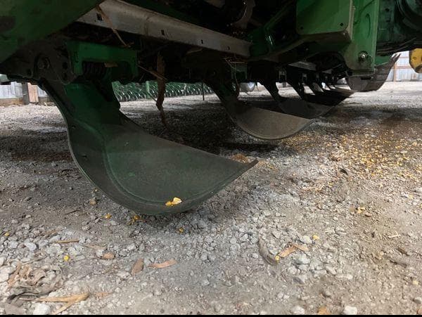 Image of John Deere C8R equipment image 4