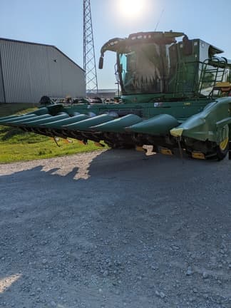 Main image John Deere C8R