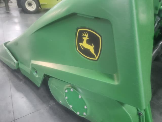 Image of John Deere C8R equipment image 3