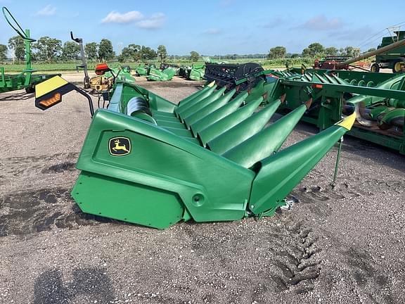 Image of John Deere C8R equipment image 4