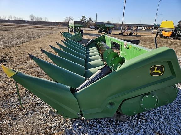 Image of John Deere C8R equipment image 1