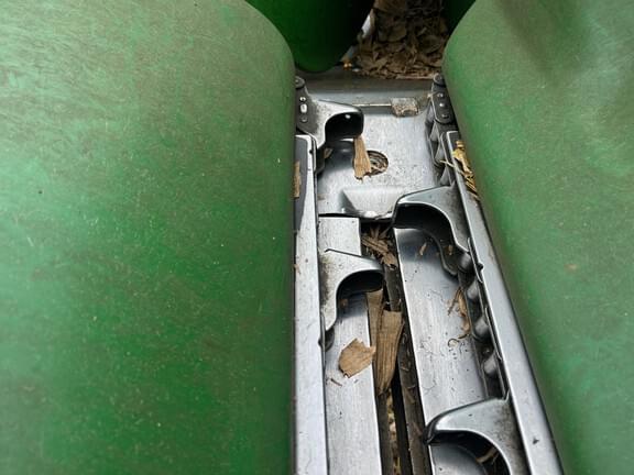 Image of John Deere C8R equipment image 3