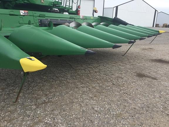 Image of John Deere C8R equipment image 1