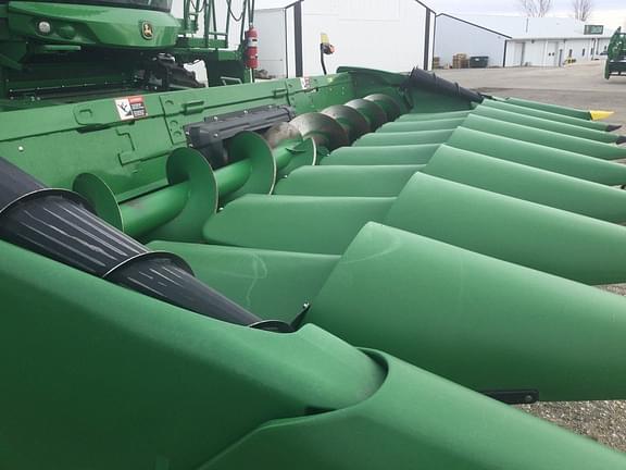 Image of John Deere C8R equipment image 2