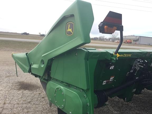 Image of John Deere C8R equipment image 4