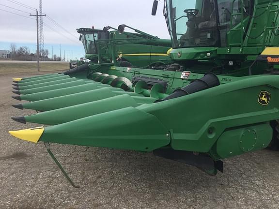 Image of John Deere C8R Primary image
