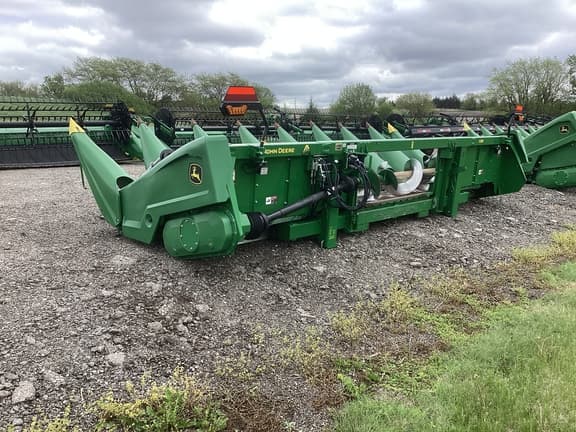 Image of John Deere C8R equipment image 2