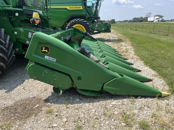 Main image John Deere C8R