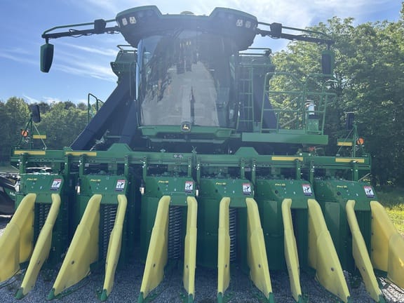 2022 John Deere CP770 Equipment Image0