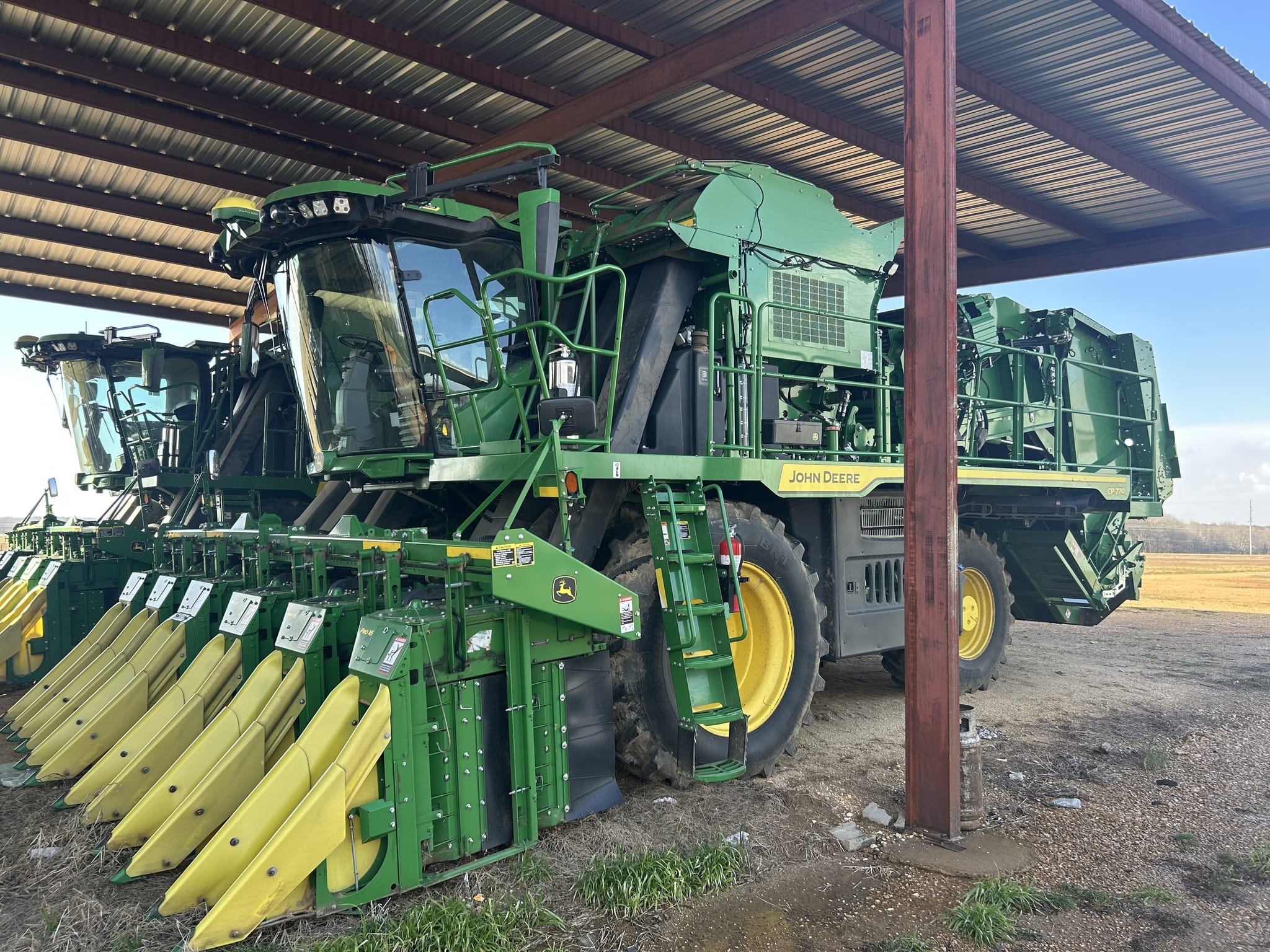 2022 John Deere CP770 Equipment Image0