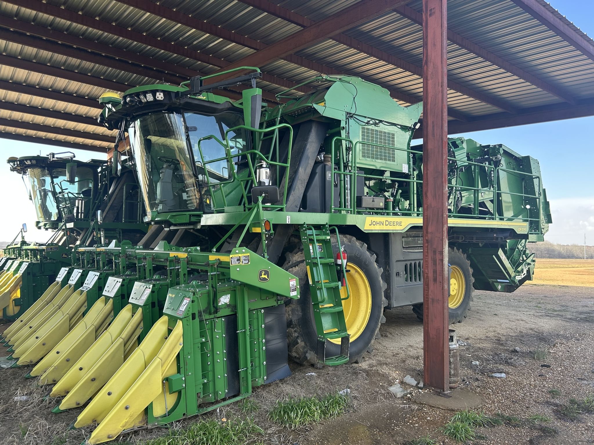 2022 John Deere CP770 Equipment Image0