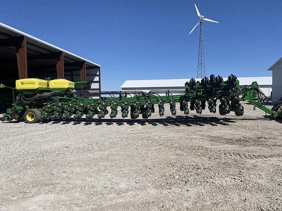 Image of John Deere DB120 equipment image 2
