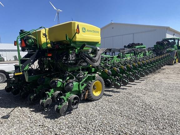 Image of John Deere DB120 equipment image 4