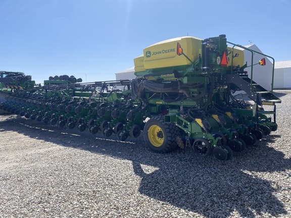 Image of John Deere DB120 equipment image 4