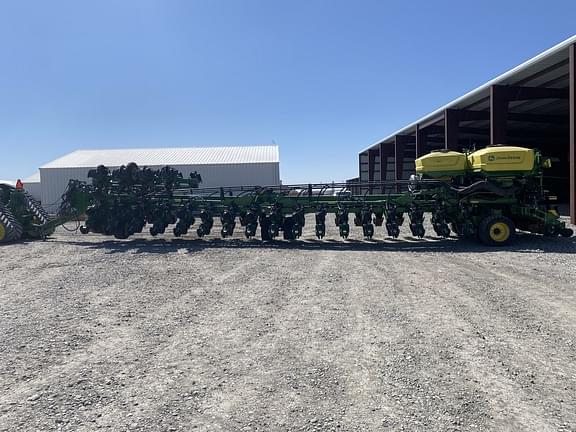 Image of John Deere DB120 equipment image 2