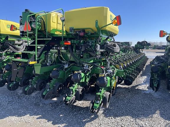 Image of John Deere DB120 equipment image 4