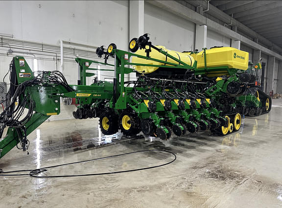 Image of John Deere DB44 Primary image