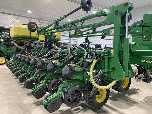 Image of John Deere DB60 equipment image 1