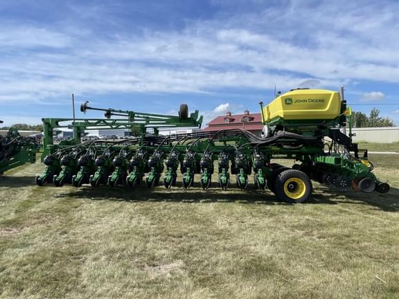 Image of John Deere DB60 equipment image 1