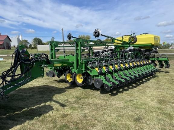 Image of John Deere DB60 equipment image 1