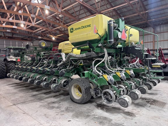 2022 John Deere DB60 Equipment Image0
