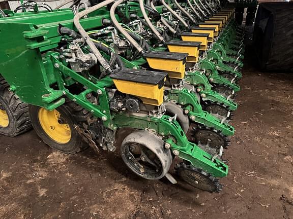Image of John Deere DB60 equipment image 1
