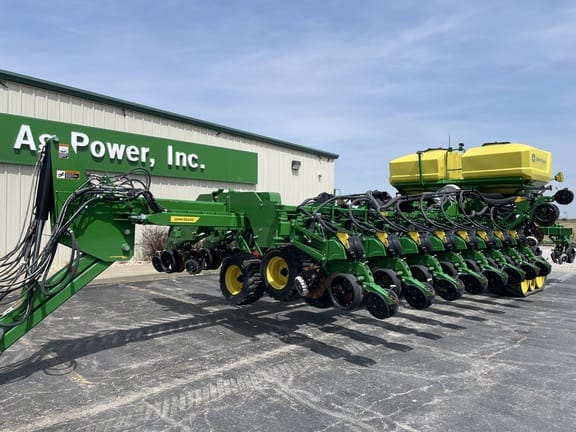 2022 John Deere DB60 Equipment Image0