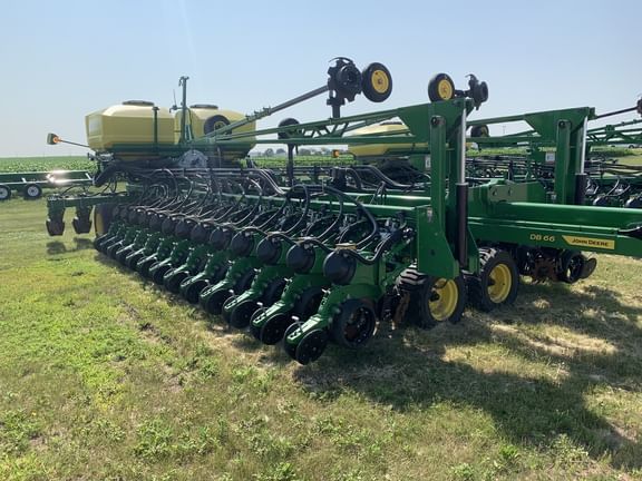 Main image John Deere DB66